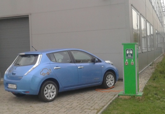 Nabíjení elektromobilu Nissan Leaf u VŠB Ostrava