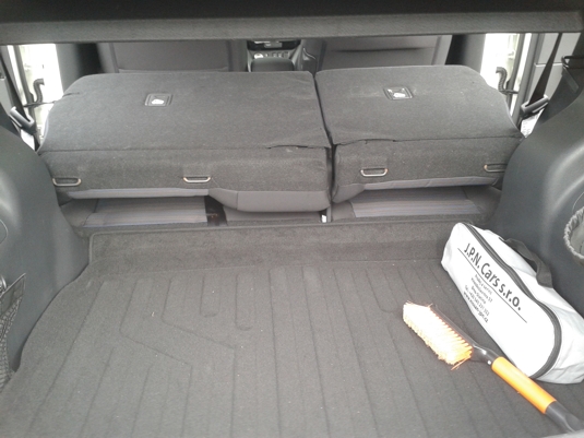 Nový Nissan Leaf 40 kWh baterie, kufr a zadní sklopená sedadla