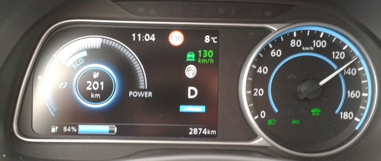 Nový Nissan Leaf 40kWh baterie, display - rychlost 132 a dojezd 201 km