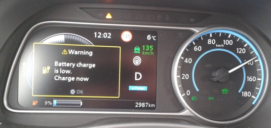 Nový Nissan Leaf 40kWh baterie, varování - nedostatek energie