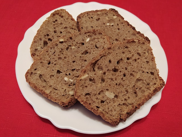 Špaldový celozrnný kváskový chléb - detail